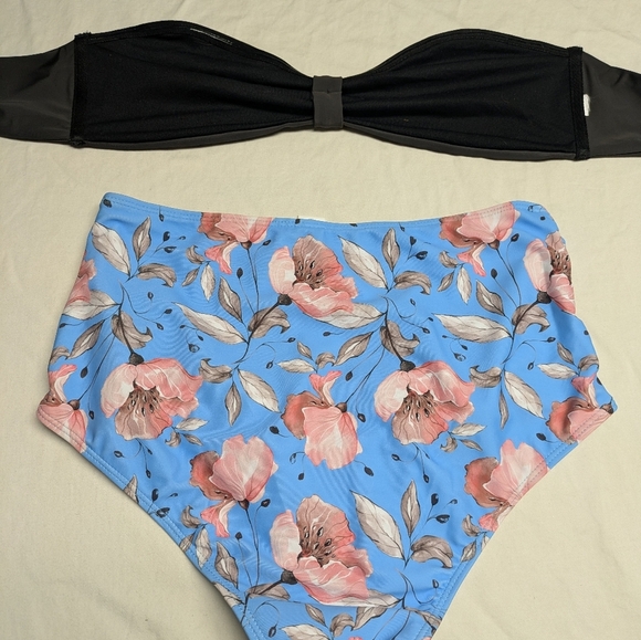 3-PC Bikini Set Size S/M Grey matching bandeau/low rise bottoms & floral bottoms - Picture 6 of 10